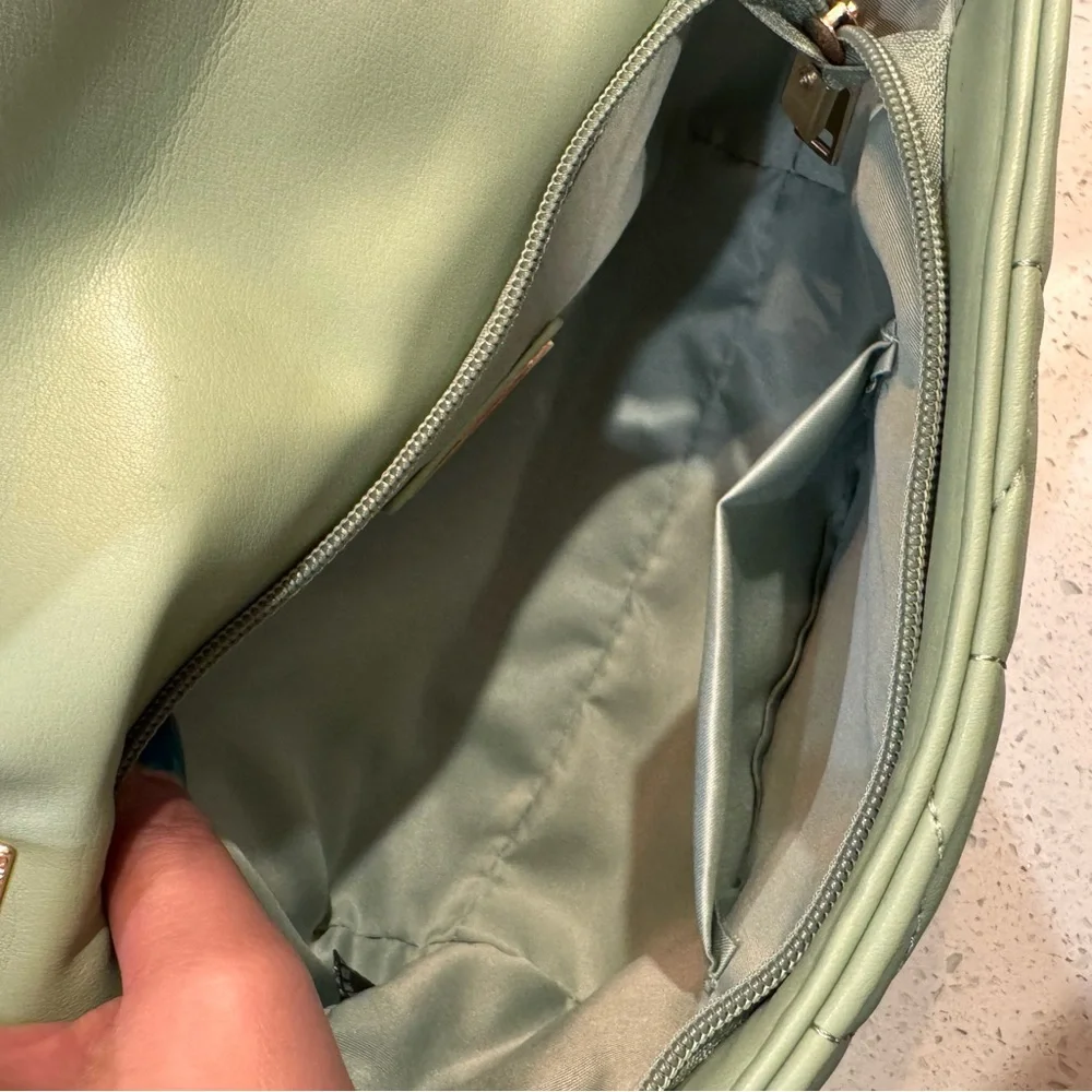 Miztique Green Quilted Shoulder Bag with Gold Chain - Picture 4 of 4
